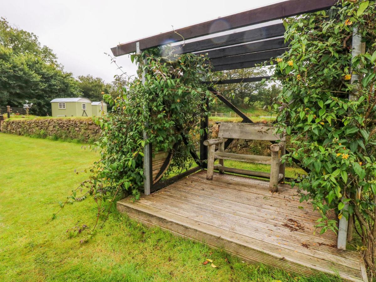 Shepherds Hut - The Hurdle *