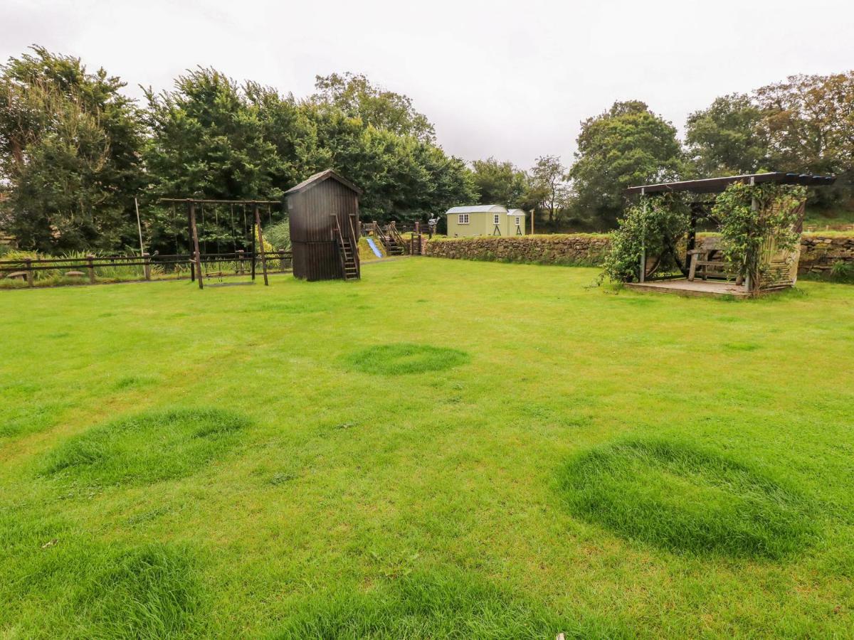 Shepherds Hut - The Hurdle *