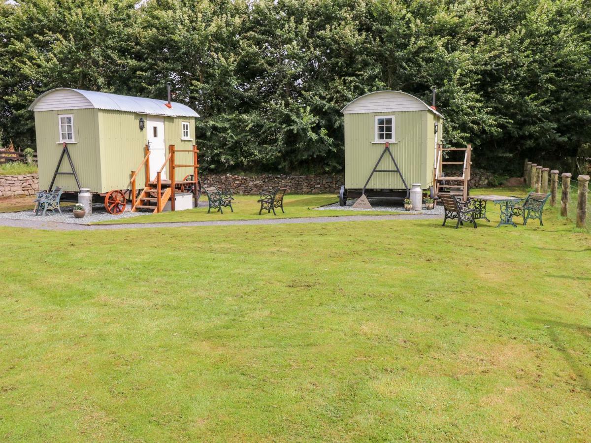 Shepherds Hut - The Hurdle Milford Haven
